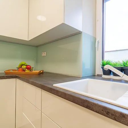 B-home - S 1 Spalnou A Obyvackou 80 M2 Apartment Trenčín