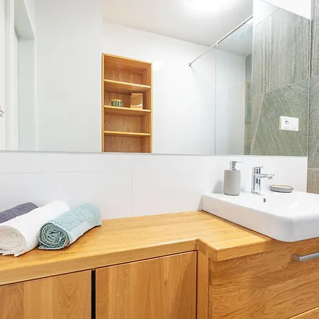 Апартаменты B-home - S 1 Spalnou A Obyvackou 80 M2