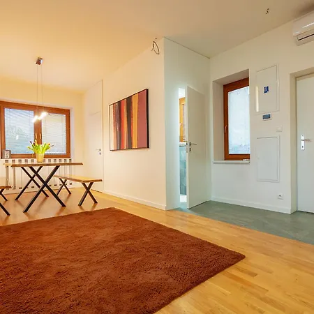 B-home - S 1 Spalnou A Obyvackou 80 M2 *