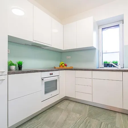 Apartment B-home - S 1 Spalnou A Obyvackou 80 M2