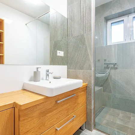 Apartment B-home - S 1 Spalnou A Obyvackou 80 M2 *