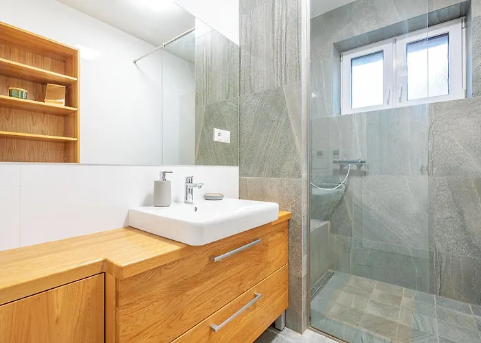 Daire B-home - S 1 Spalnou A Obyvackou 80 M2 *